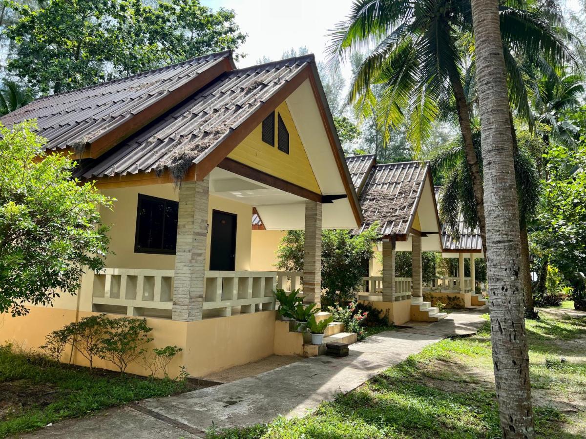 Ao Thong beach Bungalows Bang Sak Exterior foto