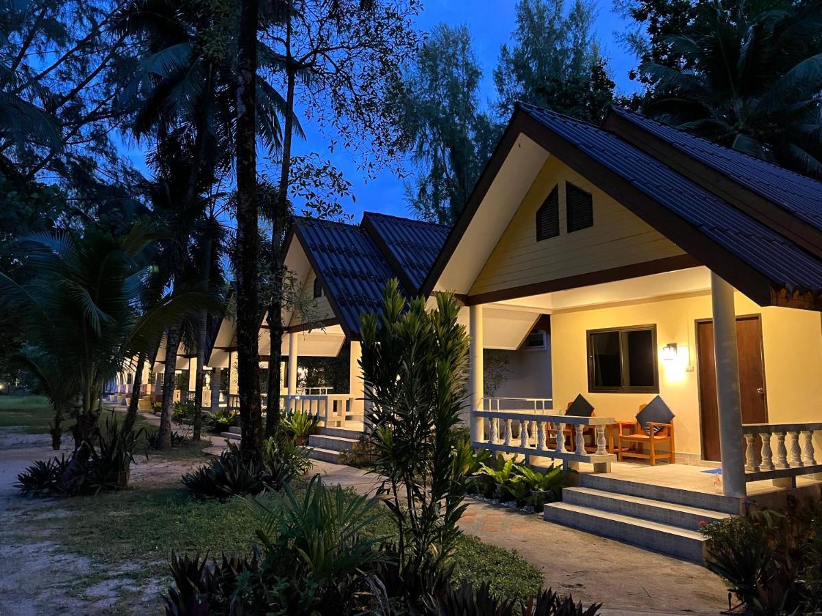 Ao Thong beach Bungalows Bang Sak Exterior foto