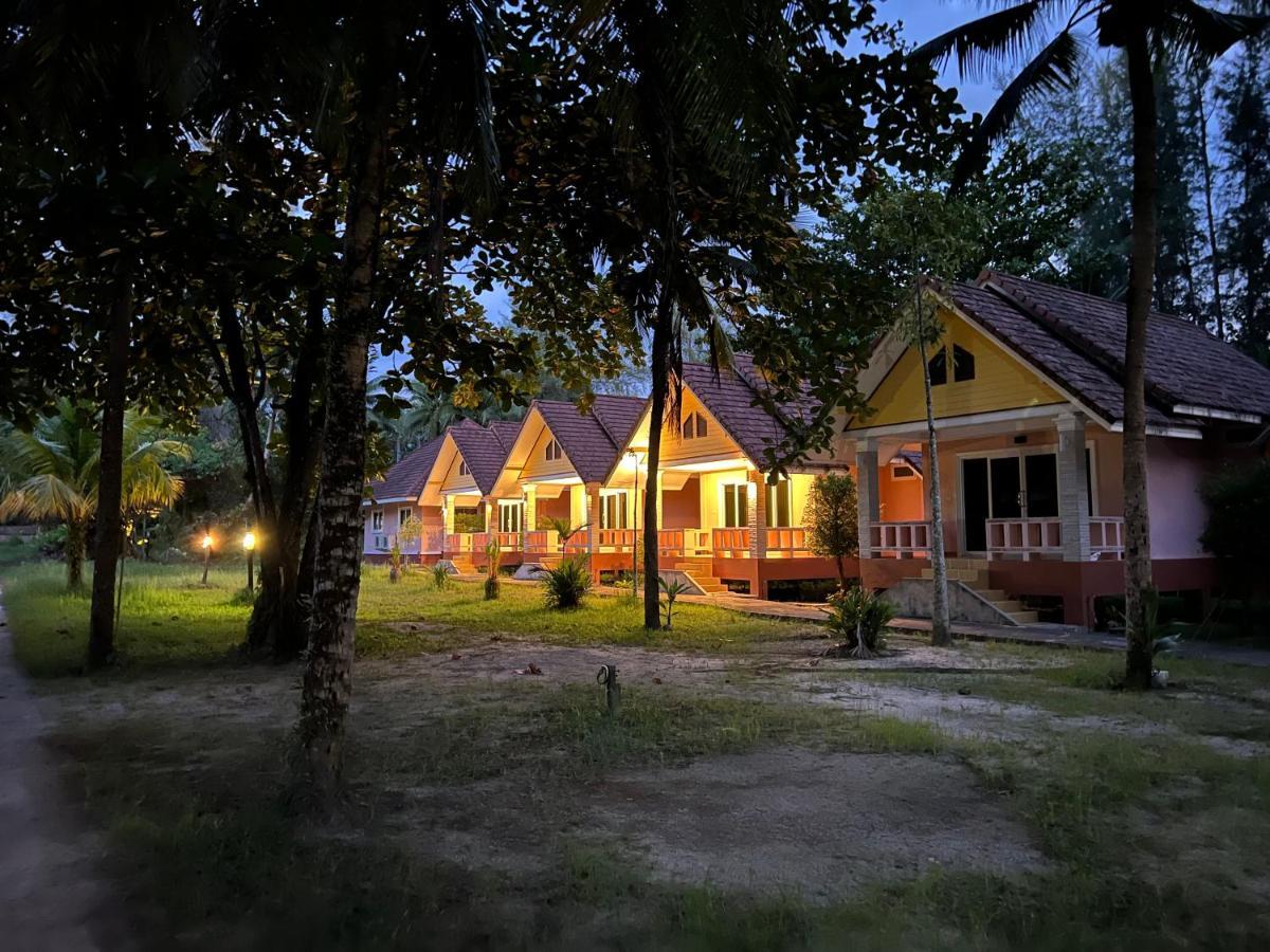 Ao Thong beach Bungalows Bang Sak Exterior foto