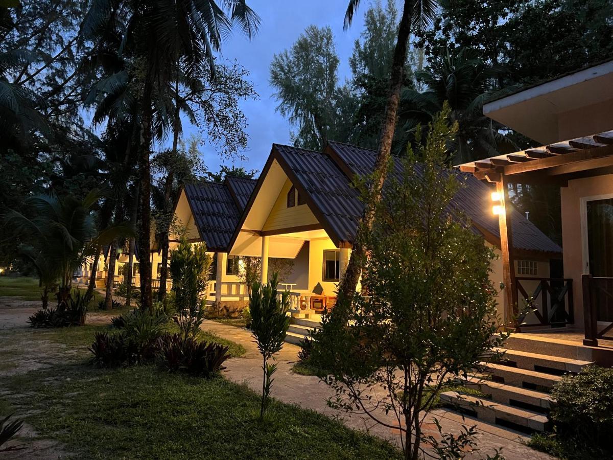 Ao Thong beach Bungalows Bang Sak Exterior foto
