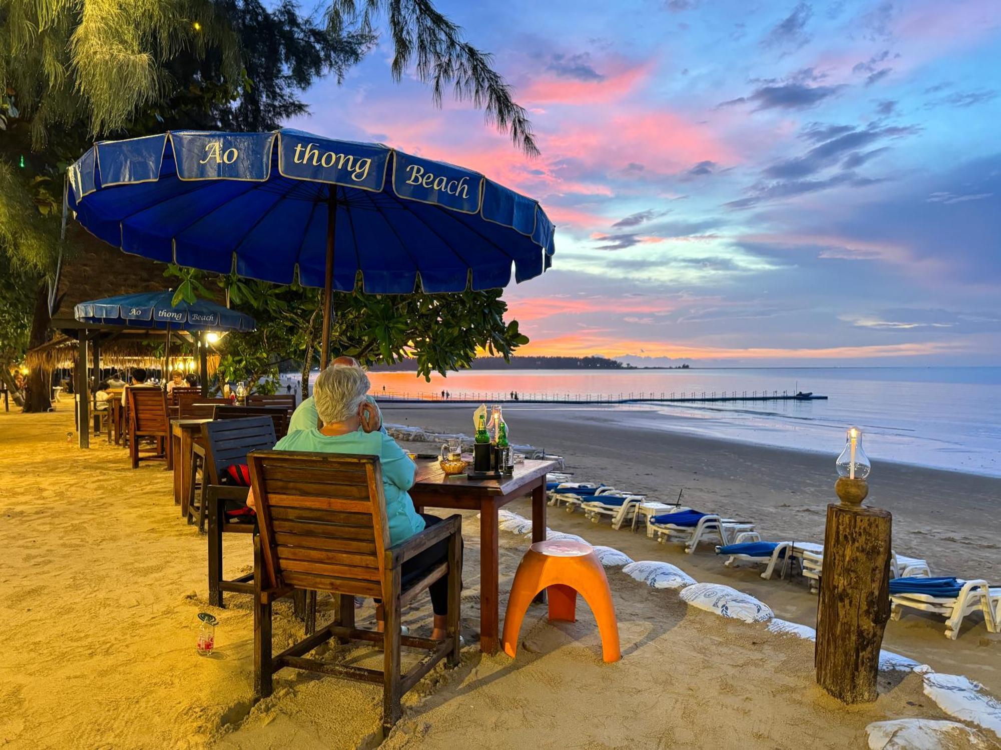 Ao Thong beach Bungalows Bang Sak Exterior foto