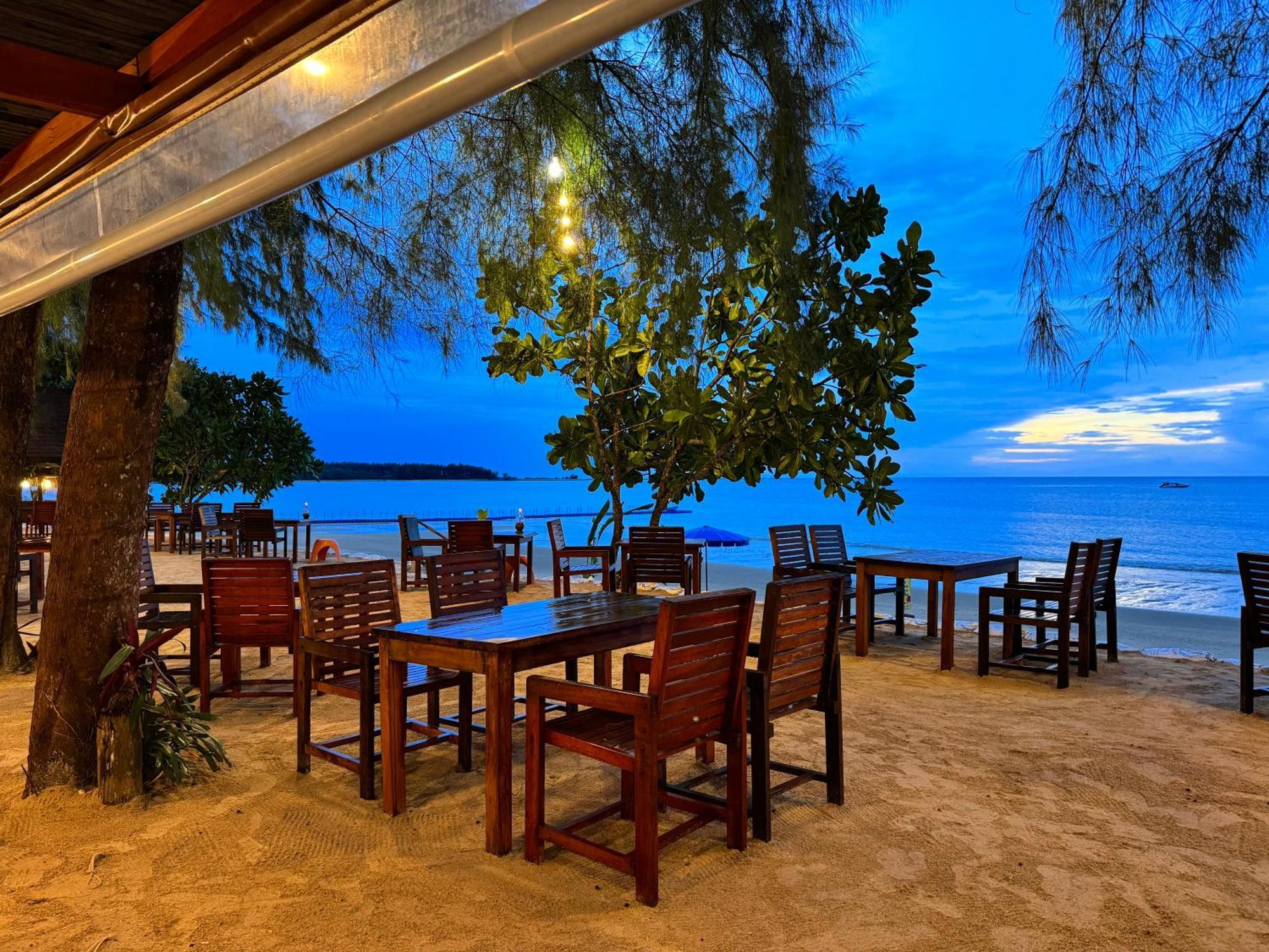 Ao Thong beach Bungalows Bang Sak Exterior foto