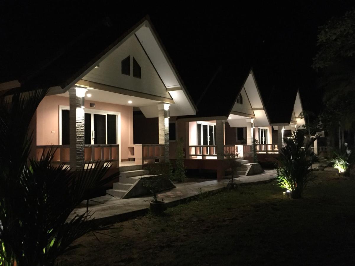 Ao Thong beach Bungalows Bang Sak Exterior foto